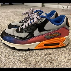 Youth size 6 (Womens size 7) Nike air max
